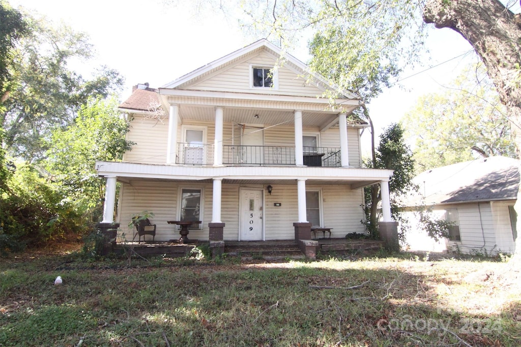 view of front of house featuring a porch and a balcony