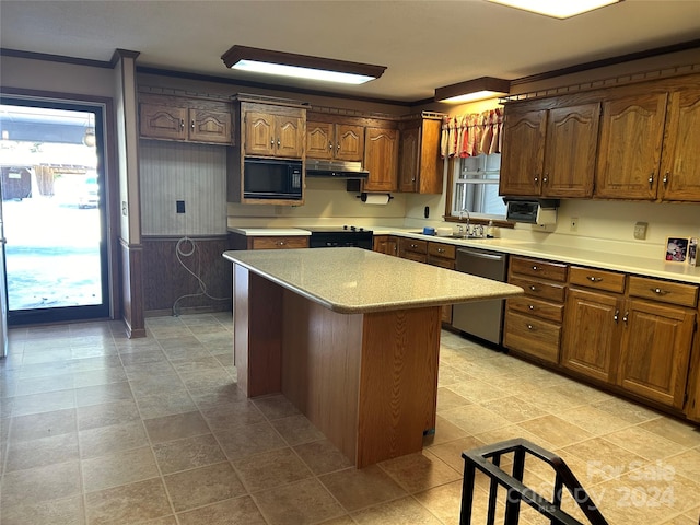 kitchen featuring sink, black appliances, and a center island