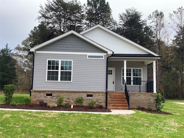 view of front of house with covered porch and a front yard