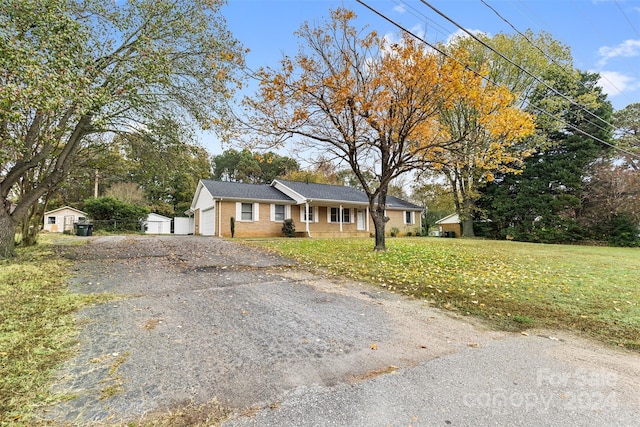 view of front of home featuring a garage and a front yard