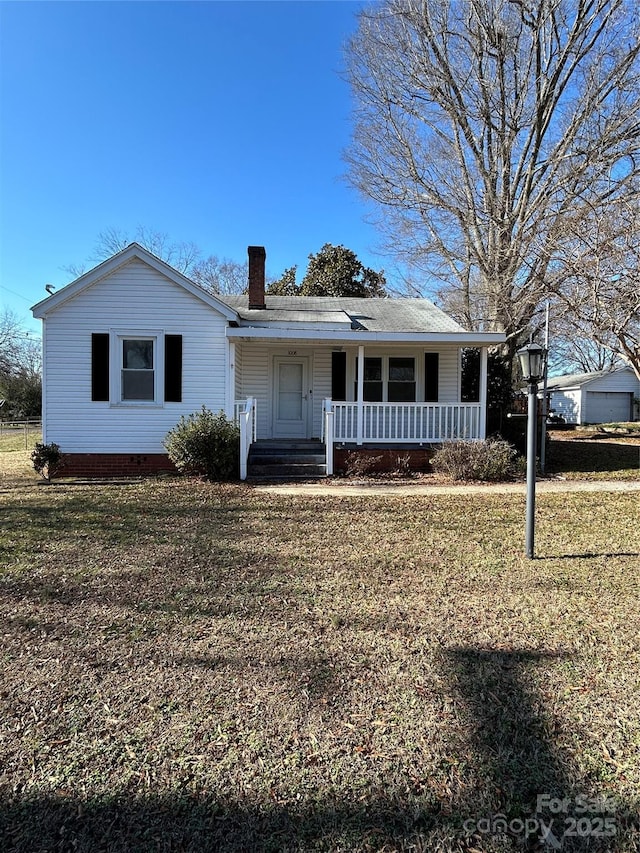 single story home with a front yard