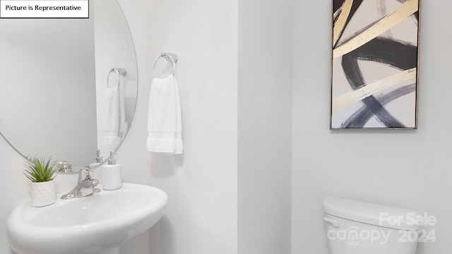 bathroom featuring sink and toilet