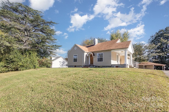 view of front facade with a front lawn