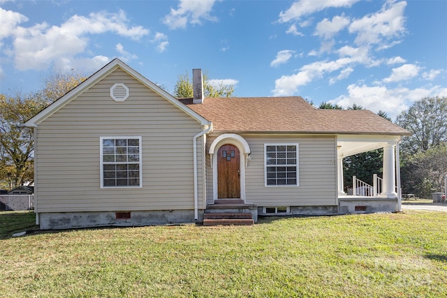 view of front of house featuring a front lawn