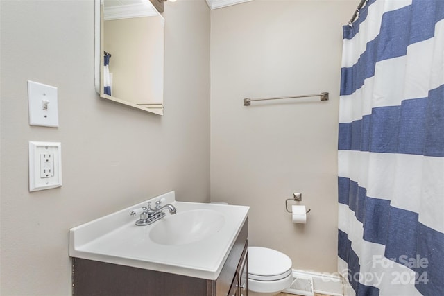 bathroom featuring a shower with curtain, vanity, toilet, and ornamental molding