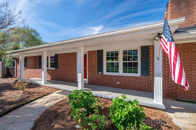 view of front of property featuring covered porch