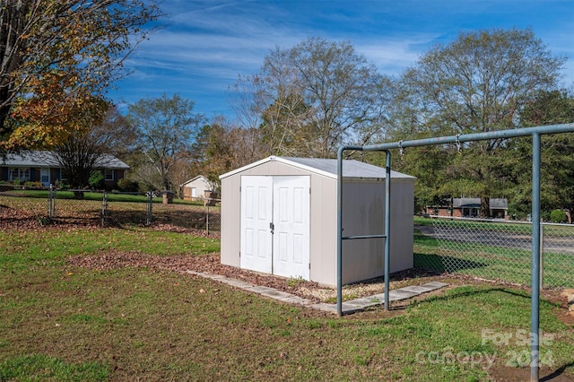 view of outdoor structure featuring a yard