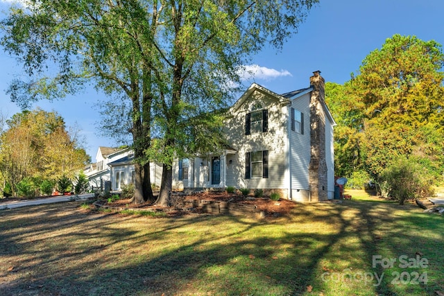 view of front of house featuring a front yard