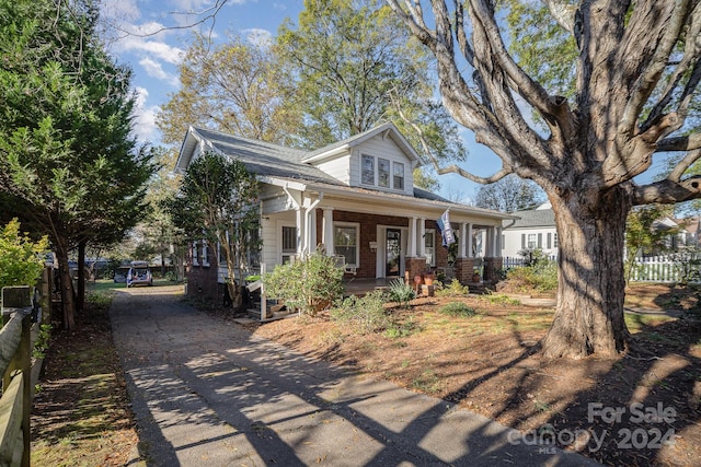 view of front of property featuring a porch