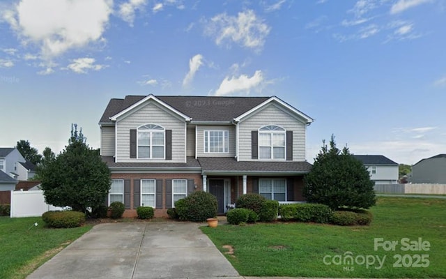 view of front of home featuring a front lawn