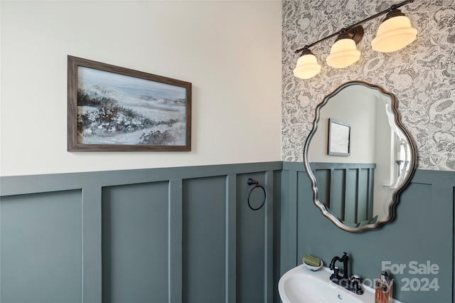 bathroom with sink