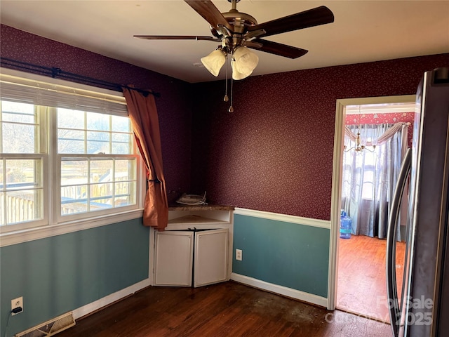 empty room featuring dark wood-type flooring and ceiling fan