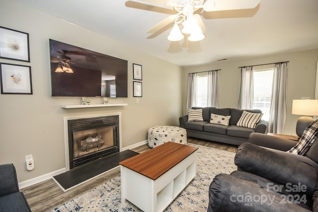 living room featuring light hardwood / wood-style flooring and ceiling fan