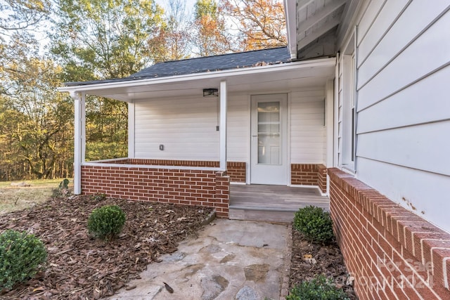 entrance to property featuring covered porch