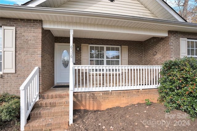 entrance to property featuring covered porch