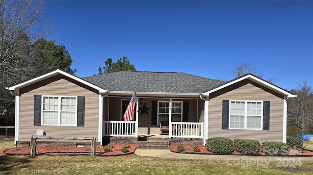 view of front facade featuring covered porch and a front yard