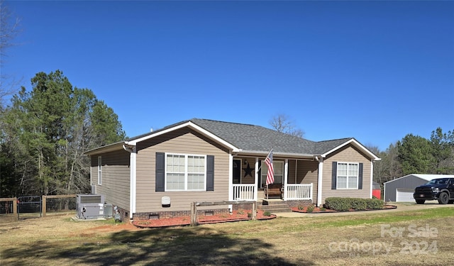 view of front of property featuring a front lawn and covered porch