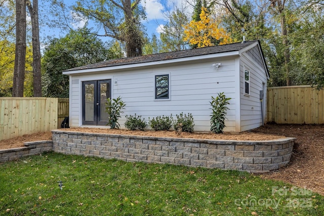 view of outdoor structure featuring a yard