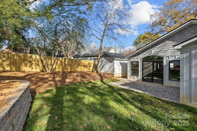 view of yard featuring a patio area