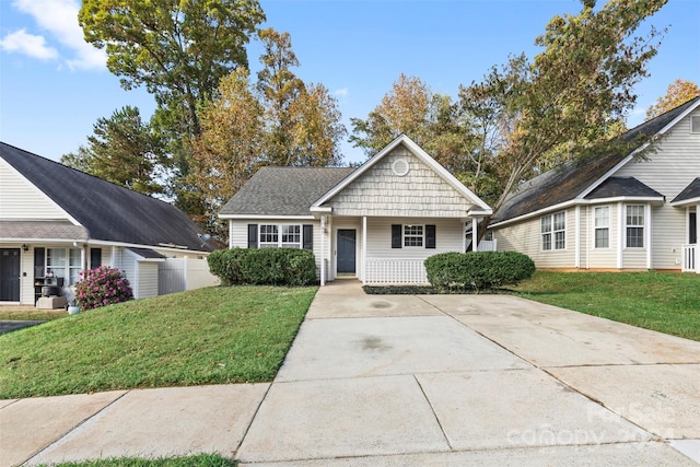 view of front of property with a front yard