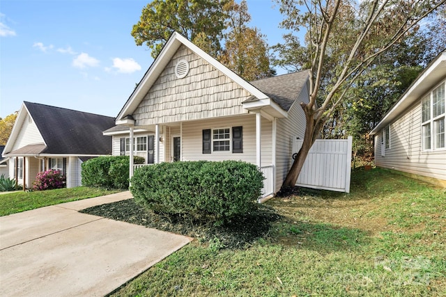 view of front of house featuring a front yard