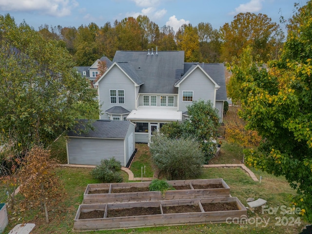 back of house featuring a lawn