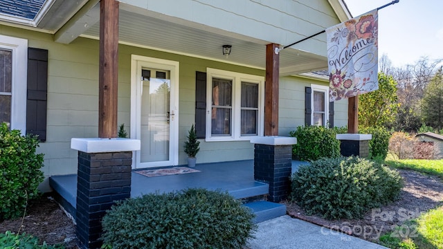 property entrance with covered porch