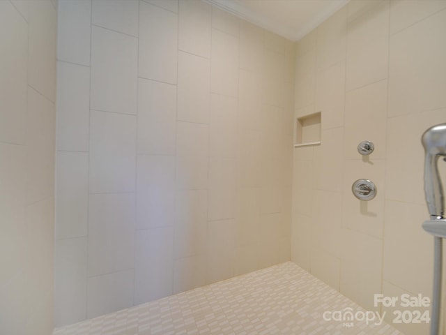 bathroom featuring tiled shower