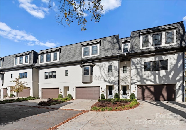 townhome / multi-family property featuring a garage