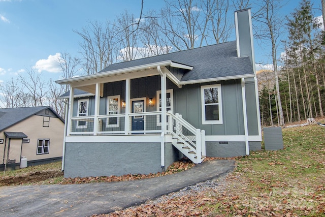 view of front of property featuring a porch