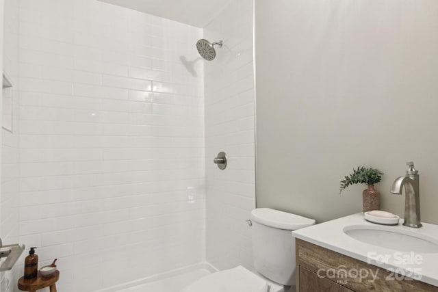 593 Twinbrook Ln, Maggie Valley, NC 28751 - full bathroom featuring vanity, toilet, and a tile shower