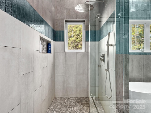 bathroom featuring a tile shower