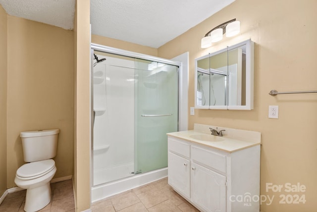 bathroom with toilet, a textured ceiling, tile patterned floors, and an enclosed shower