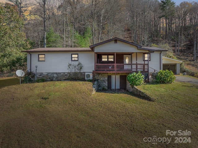 view of front of house with a front lawn