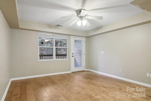 unfurnished room featuring light wood-type flooring and ceiling fan