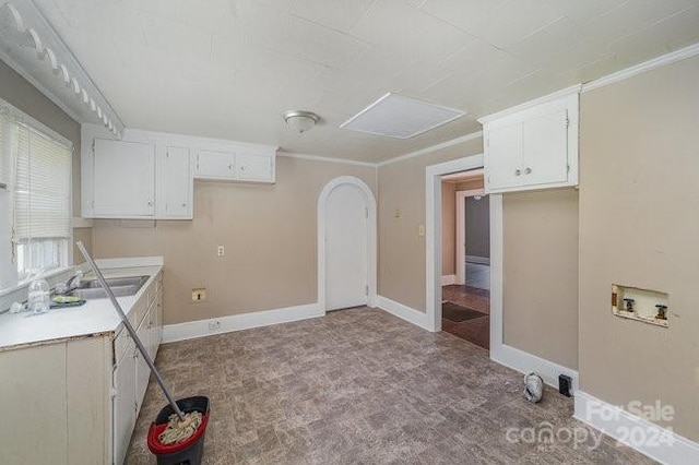 washroom featuring sink, crown molding, and hookup for a washing machine