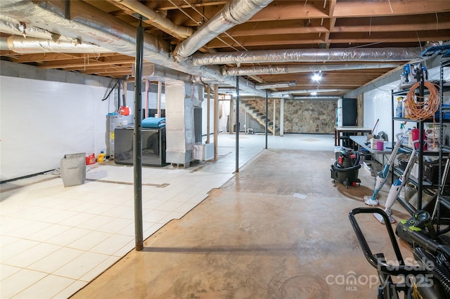 basement with washer / dryer and water heater