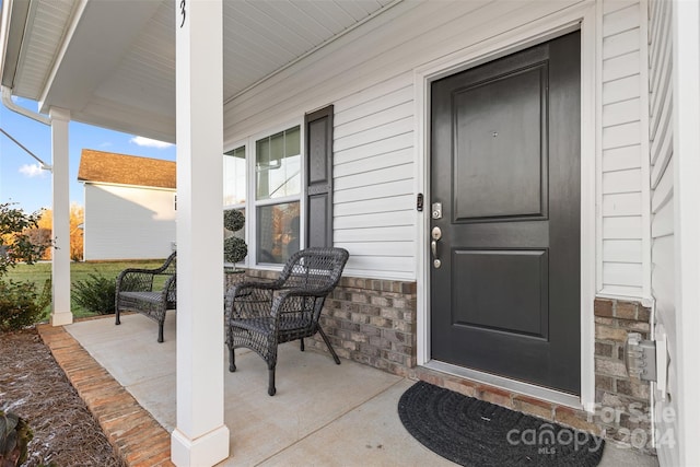 entrance to property featuring covered porch