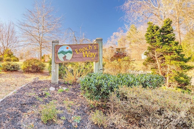 view of community / neighborhood sign