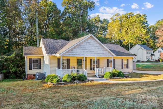 view of front of property with a porch and a front lawn