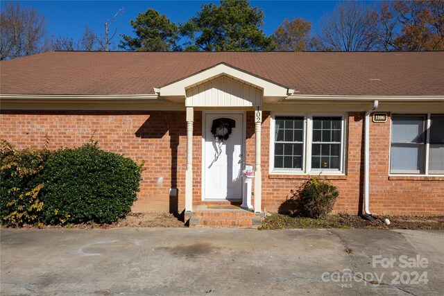 view of single story home