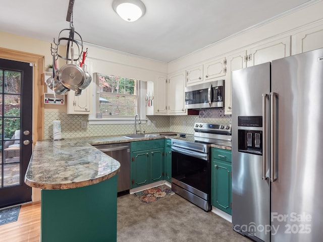 kitchen with sink, backsplash, stainless steel appliances, white cabinets, and kitchen peninsula