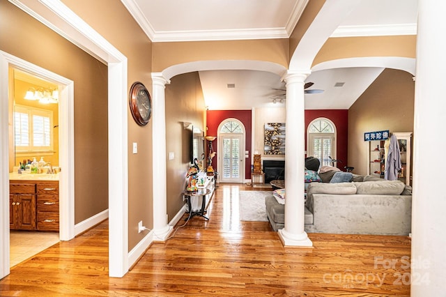 foyer with ceiling fan, crown molding, light hardwood / wood-style floors, and sink