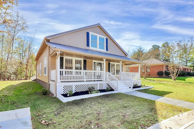 view of front facade featuring a front yard and a porch