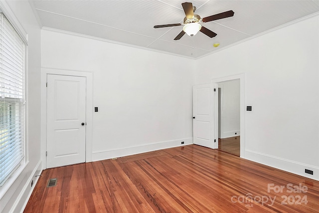 unfurnished room featuring hardwood / wood-style flooring, ceiling fan, and ornamental molding