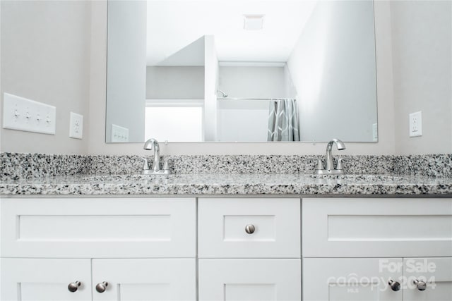 bathroom with a shower with shower curtain and vanity