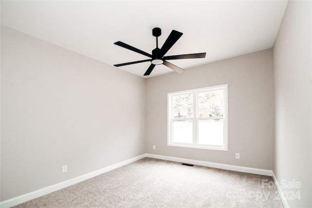 unfurnished room featuring carpet flooring and ceiling fan