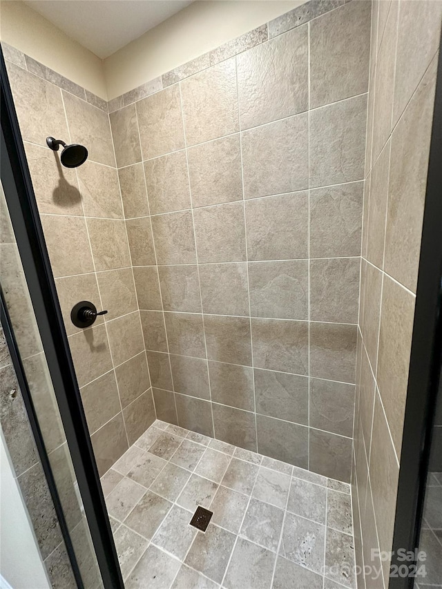 bathroom with a tile shower