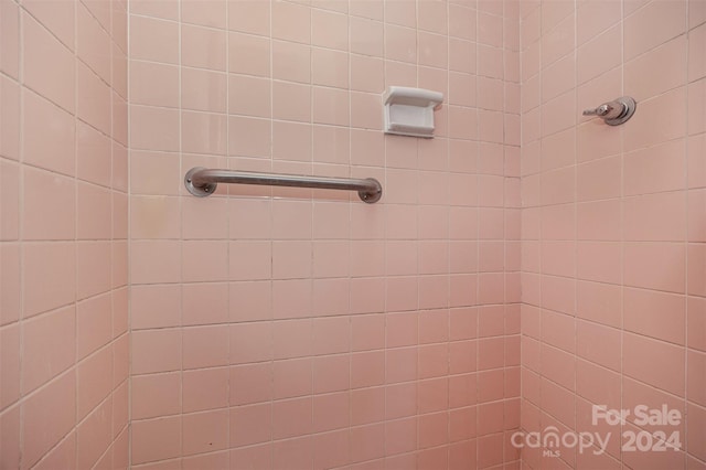 bathroom with a tile shower