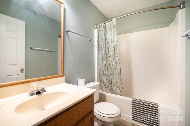 full bathroom featuring shower / bathtub combination with curtain, vanity, a textured ceiling, and toilet